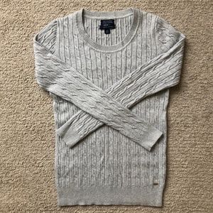 TOMMY HILFIGER- Scoop neck Sweater.
